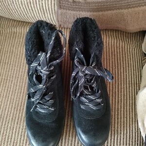 Women's Black Winter Boots By UGG